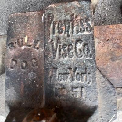 Antique Bull dog Prentiss Vise Co., New York No 51-bench vise