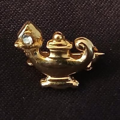 Small award pins - 10k elk - D.A.K. - 4-H award - alumni and more