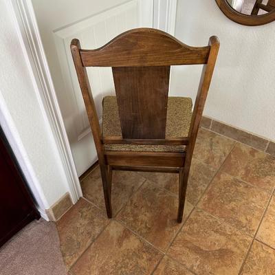 CHAIR AND WALL MIRROR