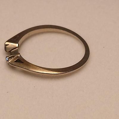 Marked 14 nx? ring with two small stones