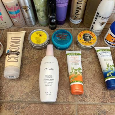 A LARGE ASSORTMENT OF PERSONAL CARE ITEMS