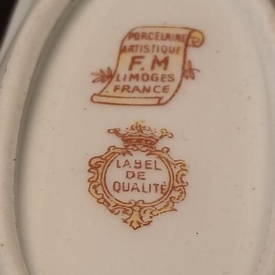 Beautiful Womar glass vase with vintage ashtrays and ring dish