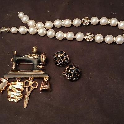 Sewing machine charm brooch, with clip on earrings