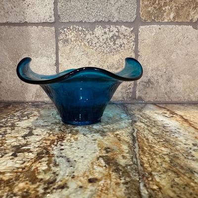 VINTAGE BLUE BOWL AND 2 PIECES OF CARNIVAL GLASS