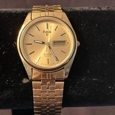 Vintage Men's Pulsar Watch Gold Tone Analog Digital display