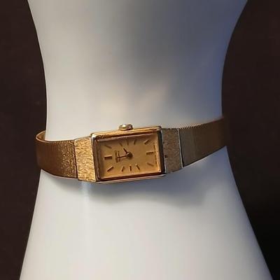 Vintage Seiko Watch Women Gold Dial Gold Tone Rectangle wrist watch