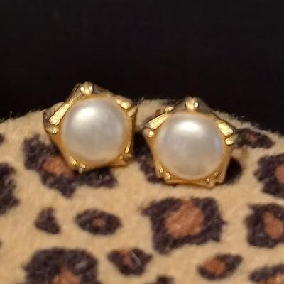 Costume Jewelry - gold plated shells - Napier