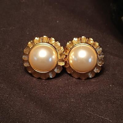 Costume Jewelry - gold plated shells - Napier