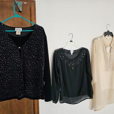 Six Nice Women's shirts size Large