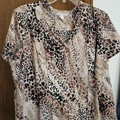 Nine Women's shirts size Large