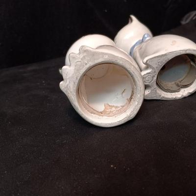 2 PORCELAIN CATS AND SEVERAL MINIATURE ANIMALS