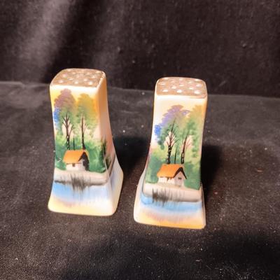 SALT & PEPPER SHAKERS PLUS SEASHELLS IN A BOTTLE