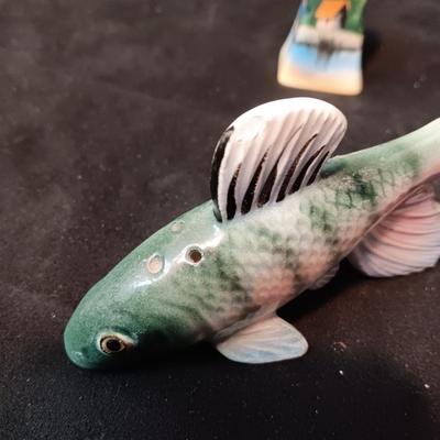 SALT & PEPPER SHAKERS PLUS SEASHELLS IN A BOTTLE