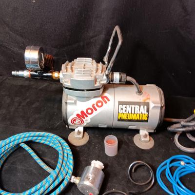 AIRBRUSH COMPRESSOR WITH EXTRAS