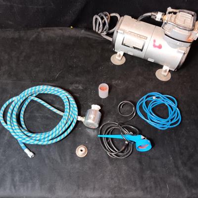 AIRBRUSH COMPRESSOR WITH EXTRAS
