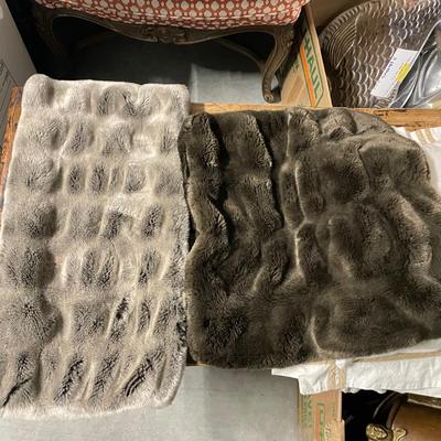 17 Down Pillows with Shams and Pillowcases (1020BL-SS)