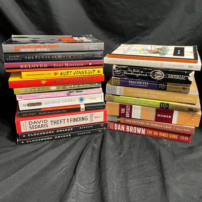 Popular Fiction & Memoirs in Paperback (1020R-SS)