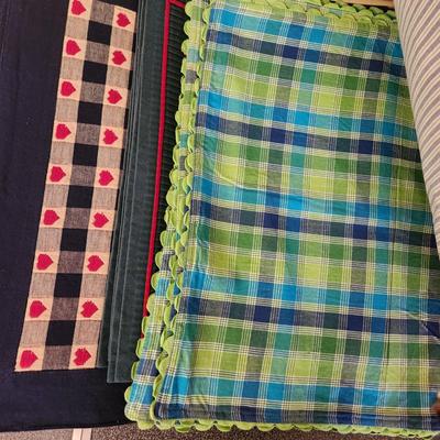 Last lot of Linen Table Placemats Coca Cola , Crabs, Round +2 Wood bead Round Trivets