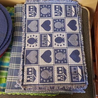 Last lot of Linen Table Placemats Coca Cola , Crabs, Round +2 Wood bead Round Trivets