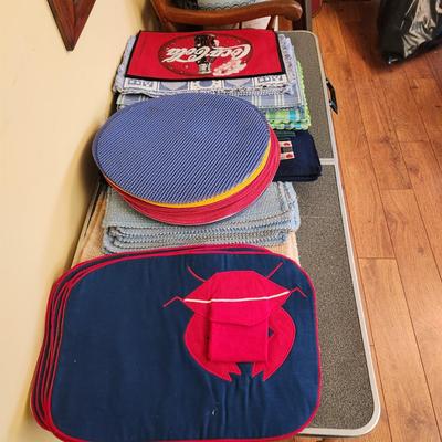 Last lot of Linen Table Placemats Coca Cola , Crabs, Round +2 Wood bead Round Trivets