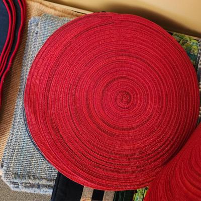 Last lot of Linen Table Placemats Coca Cola , Crabs, Round +2 Wood bead Round Trivets