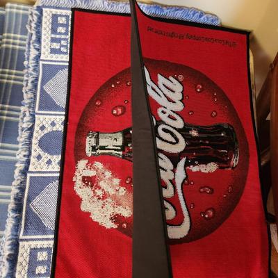 Last lot of Linen Table Placemats Coca Cola , Crabs, Round +2 Wood bead Round Trivets