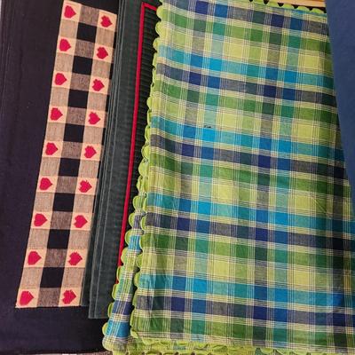 Last lot of Linen Table Placemats Coca Cola , Crabs, Round +2 Wood bead Round Trivets