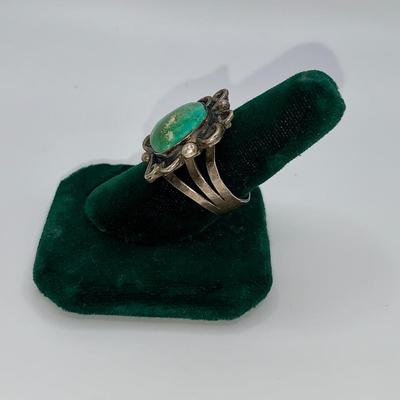 Vintage Native American Pawn Silver and Turquoise Ring