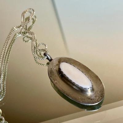 Vintage sterling silver pendant necklace