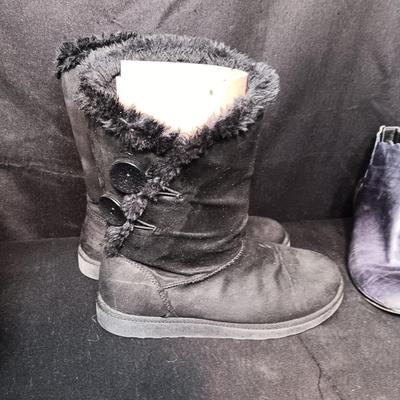 3 PAIRS OF LADIES BOOTS AND SHOES SIZE 8