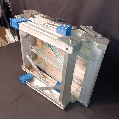 HAUL MASTER WORKING PLATFORM AND AN ELECTRIC WALLPAPER STEAM REMOVER