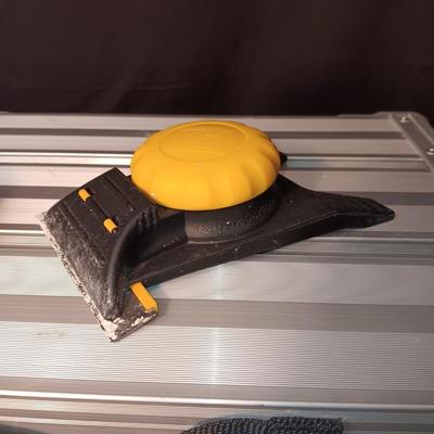 HAUL MASTER WORKING PLATFORM AND AN ELECTRIC WALLPAPER STEAM REMOVER