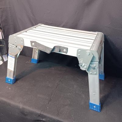 HAUL MASTER WORKING PLATFORM AND AN ELECTRIC WALLPAPER STEAM REMOVER