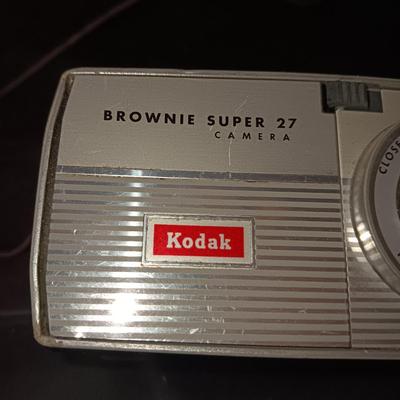 KODAK BROWNIE SUPER 27 CAMERA