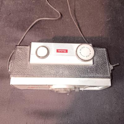 KODAK BROWNIE SUPER 27 CAMERA