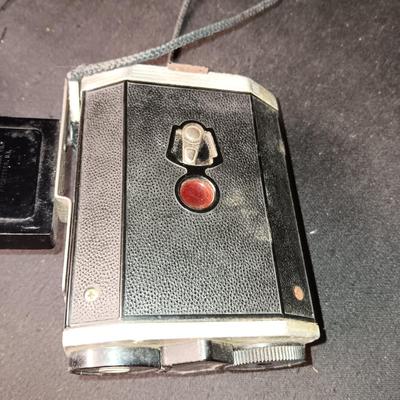 KODAK BROWNIE REFLEX SYNCHRO MODEL WITH FLASH CAMERA