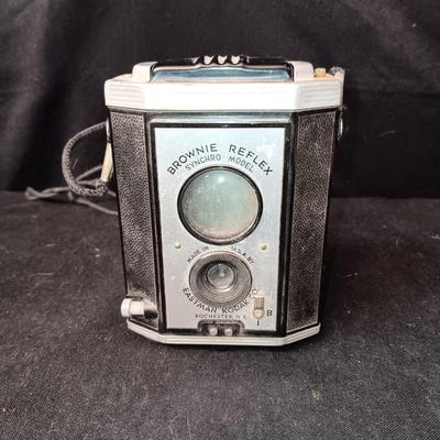 KODAK BROWNIE REFLEX SYNCHRO MODEL WITH FLASH CAMERA