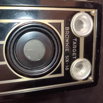 KODAK ART DECO TARGET BROWNIE SIX-16 CAMERA