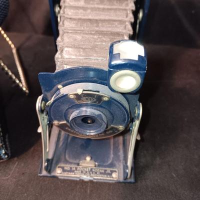 NO IA POCKET KODAK JR CAMERA WITH CASE
