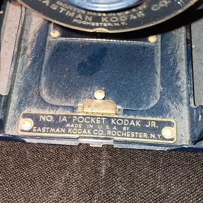 NO IA POCKET KODAK JR CAMERA WITH CASE