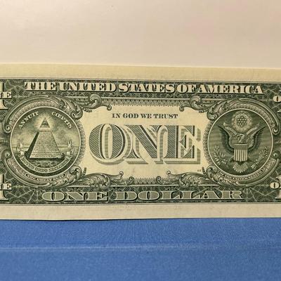 SERIES 2013 ***STAR*** FRN UNCIRCULATED CONDITION E08412063* AS PICTURED. FREE DOMESTIC SHIPPING.
