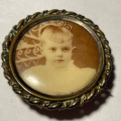 VICTORIAN ERA CHILD PHOTO PIN QUARTER SIZE 1" DIAMETER as Pictured. FREE DOMESTIC SHIPPING.