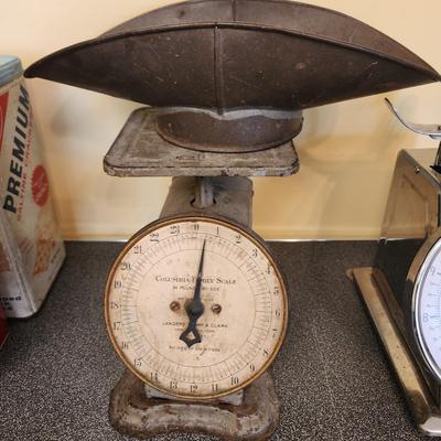 2 Tabletop Weighing Scales