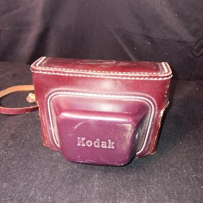 KODAK SIGNET 80 35mm CAMERA WITH LEATHER CASE