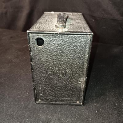 KODAK NO 2A BROWNIE BOX CAMERA