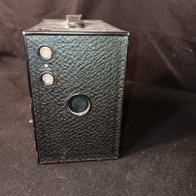 KODAK NO 2A BROWNIE BOX CAMERA