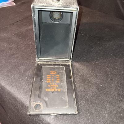 KODAK NO 2A BROWNIE BOX CAMERA
