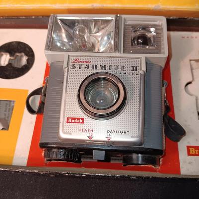 KODAK BROWNIE STARMITE II CAMERA WITH BOX