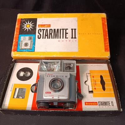 KODAK BROWNIE STARMITE II CAMERA WITH BOX