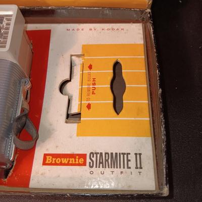 KODAK BROWNIE STARMITE II CAMERA WITH BOX